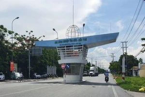 Cần Thơ tạm dừng thí điểm cách ly F1 tại nhà, phong tỏa nhiều nơi