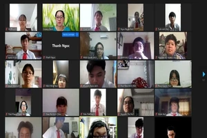 Cần Thơ: Học sinh THCS và THPT bắt đầu tựu trường trực tuyến