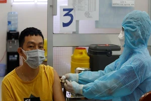 Cần Thơ: Gần 82% người từ 18 tuổi tiêm vaccine, nhiều tỉnh vẫn có F0 cộng đồng