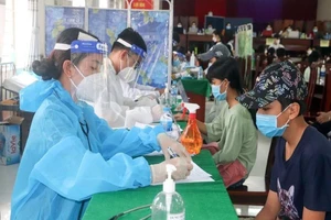 Miền Tây tăng nhiều ca cộng đồng, nhiều tỉnh tiêm vaccine cho trẻ em