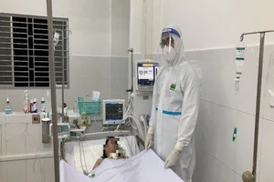 Cần Thơ chăm sóc F0 ở nhà và giải quyết giường điều trị quá tải ra sao?