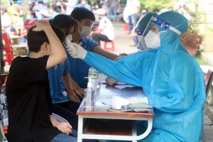 Cần Thơ tạm ngưng sử dụng lô vaccine Pfizer gia hạn 