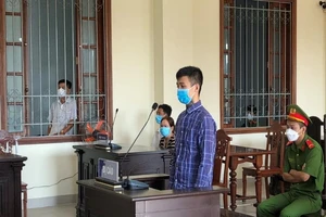 Đang giãn cách vẫn rủ nhau đi nhậu rồi gây án mạng