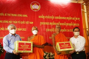 Chủ tịch MTTQ Việt Nam Đỗ Văn Chiến chúc Tết Chôl Chnăm Thmây ở Cần Thơ