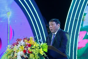 Bộ trưởng VH-TT&DL: Nghiên cứu chính sách hỗ trợ nghệ nhân đờn ca tài tử