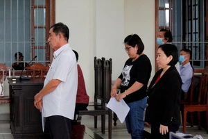 Giảm án cho cựu giám đốc và phó giám đốc tham ô, cố ý làm trái