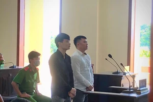 Vụ trộm xe Lexus của vợ hờ: Thôi kêu oan, 2 bị cáo được giảm 2 năm tù