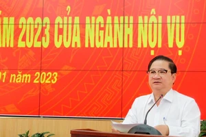 Chủ tịch Cần Thơ: Các thủ tục dễ bị lợi dụng, gây khó... thì bãi bỏ đi