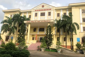 Điều dưỡng kiện bệnh viện vì bị chấm dứt hợp đồng làm việc