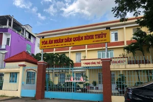 Đã qua đời gần 6 tháng, vẫn 'đến' văn phòng công chứng tặng đất cho con