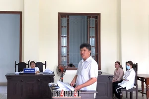 Cựu giám đốc lãnh 10 năm tù vì tham ô, làm giả sổ bảo hiểm