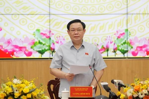 Chủ tịch Quốc hội Vương Đình Huệ làm việc tại Cần Thơ