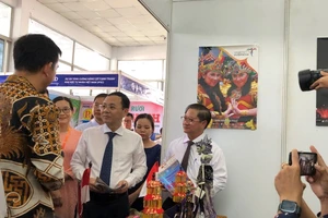 Khai mạc Hội chợ, triển lãm TP Cần Thơ 20 năm thành tựu và phát triển