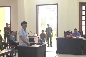 Tòa tuyên tử hình gã chồng hờ đốt vợ vì ghen tuông mù quáng