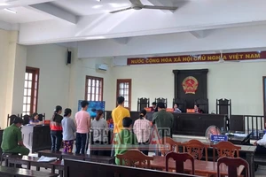 1 gia đình có 5 người bị tù vì lấy bom xăng, bình gas dọa đoàn cưỡng chế 