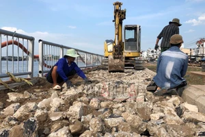 Dự án ngàn tỉ kè sông Cần Thơ đang khắc phục sự cố nứt