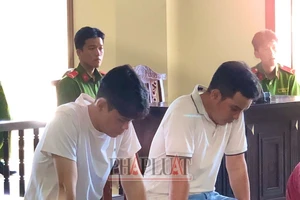 Tòa giảm án cho hai cựu cán bộ, chiến sĩ trại tạm giam ở Cần Thơ về tội lạm quyền