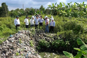 Chủ tịch TP Cần Thơ: Sớm di dời bãi rác số 8, bàn giao mặt bằng làm cao tốc Bắc Nam