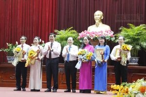 TP Cần Thơ trao Giải Búa liềm vàng lần thứ III cho 50 tác phẩm