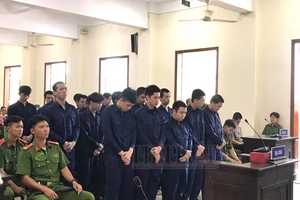 Tòa tuyên án 20 bị cáo sử dụng vũ khí quân dụng, gây náo loạn đường phố