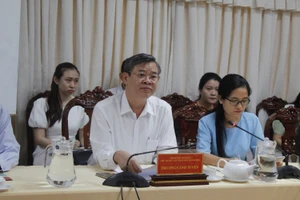 Chủ tịch TP Cần Thơ giới thiệu nhiều dự án lớn cần đầu tư đến đoàn doanh nghiệp Úc