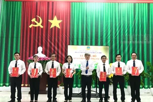 TAND TP Cần Thơ công bố lãnh đạo các tòa chuyên trách và phòng nghiệp vụ