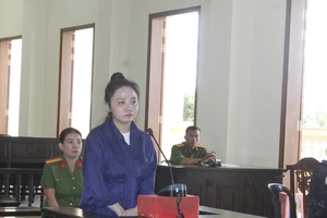 Một phụ nữ giả mạo Giám đốc công an tỉnh, lừa lấy của bạn gần 1 tỉ