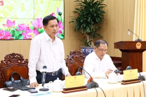 Chủ tịch TP Cần Thơ chỉ đạo 'nóng' khi nghe báo cáo về các mỏ cát phục vụ cao tốc 