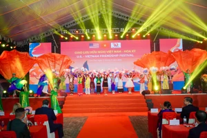 Tổ chức chương trình giao lưu hữu nghị Việt Nam - Hoa Kỳ tại TP Cần Thơ