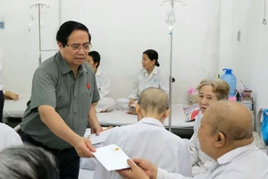 Thủ tướng: Mua ngay mấy máy xạ trị cho BV Ung bướu ở TP Cần Thơ