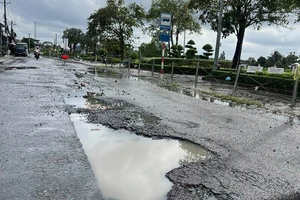 Cần Thơ yêu cầu gia cố mặt đường tại các điểm thường xuyên ngập nước