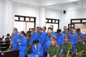 Tuyên án 23 bị cáo lừa đảo, chiếm đoạt hàng trăm tỉ của ngân hàng