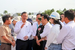 Chủ tịch và Phó Chủ tịch Cần Thơ kiểm tra dự án Bệnh viện Ung bướu sau 1 tuần khởi động lại