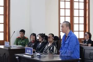 Đi ghe cào bắt thủy sản, bỏ chạy khi bị kiểm tra làm 1 cán bộ tử vong