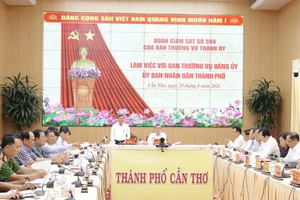 Đoàn giám sát Thành ủy làm việc với Đảng ủy UBND TP Cần Thơ về công tác cán bộ