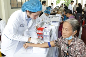 Chùm ảnh: Cần Thơ tổ chức ra quân khám sức khỏe toàn dân đợt 1