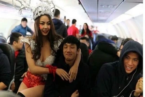 Cổ phiếu VietJet liên tục 'nhảy múa' vì bikini phản cảm