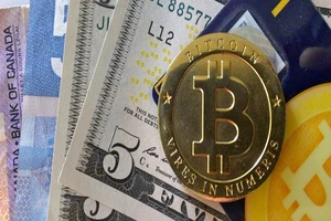 'Thủy triều đỏ' bao trùm tiền ảo, cuốn phăng 212 tỉ USD