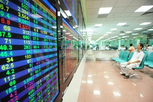 Đầu năm tiền 'rầm rập' đổ vào chứng khoán