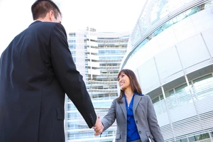 Mới: Cấm 'sếp' nhà băng nhận môi giới hoa hồng