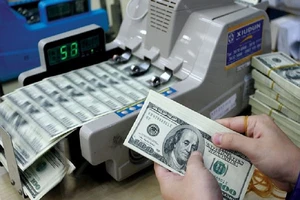 Lý do tỉ giá đột ngột nổi sóng sau thời gian dài bình yên