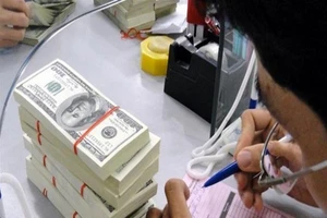 Giá USD tự do tăng đột biến