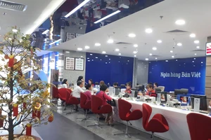 Được tặng vàng, tiền lì xì khủng khi đi gửi tiền đầu năm mới 