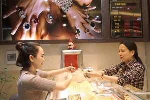 Rộ mốt 'chơi' hạt trang trí vàng độc, lạ ngày Thần Tài