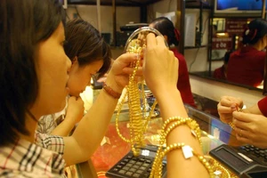 Giá vàng tăng đột biến sau 'tuần đen tối'