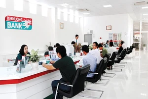 Lãnh đạo cấp cao Kienlongbank tung tiền gom cổ phiếu