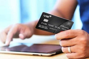 Ngân hàng đồng loạt tung chiêu hút khách mở thẻ tín dụng