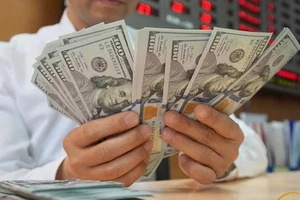 Giá USD tiếp tục dậy sóng, nhảy lên mức 23.467 đồng/USD