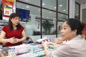 Giá vàng nổi sóng, nhảy vọt lên gần 38 triệu đồng/lượng