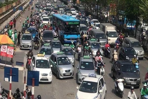 Lý do Bộ GTVT bảo lưu quan điểm taxi công nghệ phải gắn 'mào'